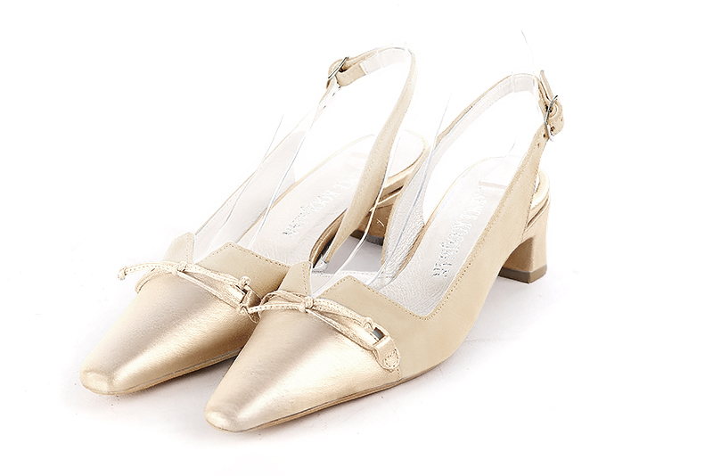 Gold and champagne white women's open back shoes, with a knot. Tapered toe. Low kitten heels - Florence KOOIJMAN